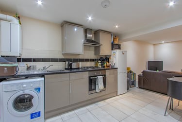 1 bed house, Richmond Road, Plasnewydd, Cardiff, CF243BW - Image 1